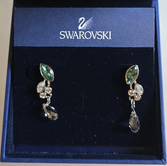 Swarovski Green and Silver Drop Earrings 💎 - Picture 1 of 11